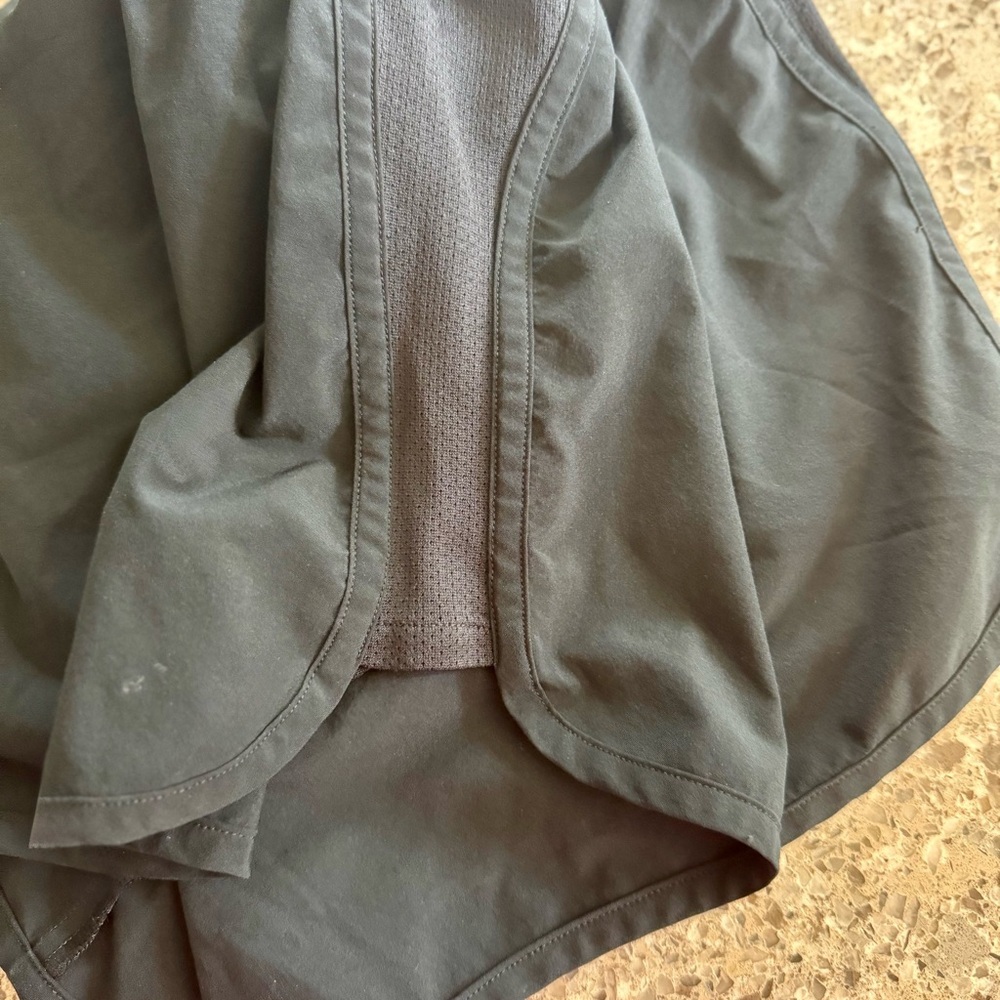 Under Armour Women's Black Shorts - Picture 9 of 11